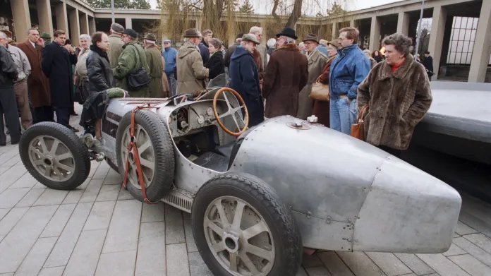 Pohřeb Elišky Junkové a Bugatti, se kterým závodila