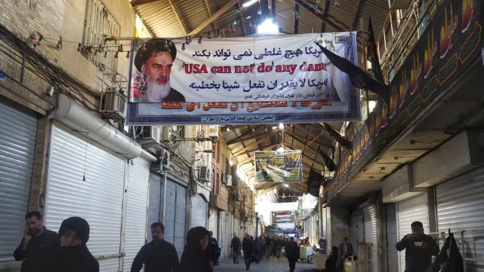 Protiamerický transparent v Teheránu