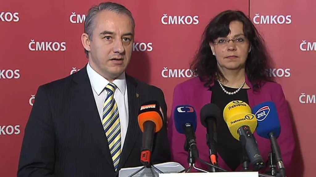 Šéf ČMKOS Josef Středula a ministryně práce Michaela Marksová na brífinku