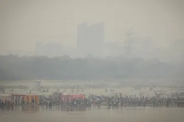 V Dillí se snaží o umělý déšť, který by ulevil od smogu