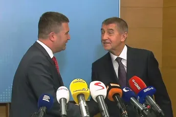 Koalice zatím nemá jistou ani podporu vlastních poslanců, osm se jich ještě rozhoduje