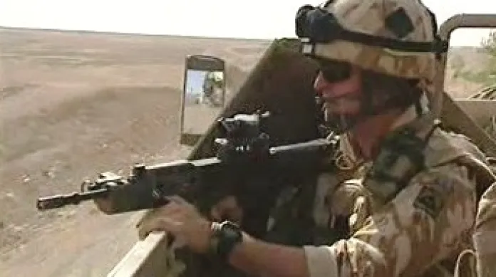 Voják mezinárodních jednotelk v Afghánistánu