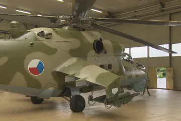 Ruské bitevní vrtulníky v české armádě končí, jeden exemplář zamíří do muzea