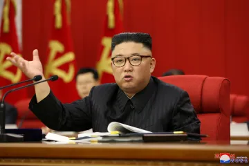 Kim Čong-un obměňuje severokorejské politbyro. Staří hodnostáři podle něj pochybili během pandemie