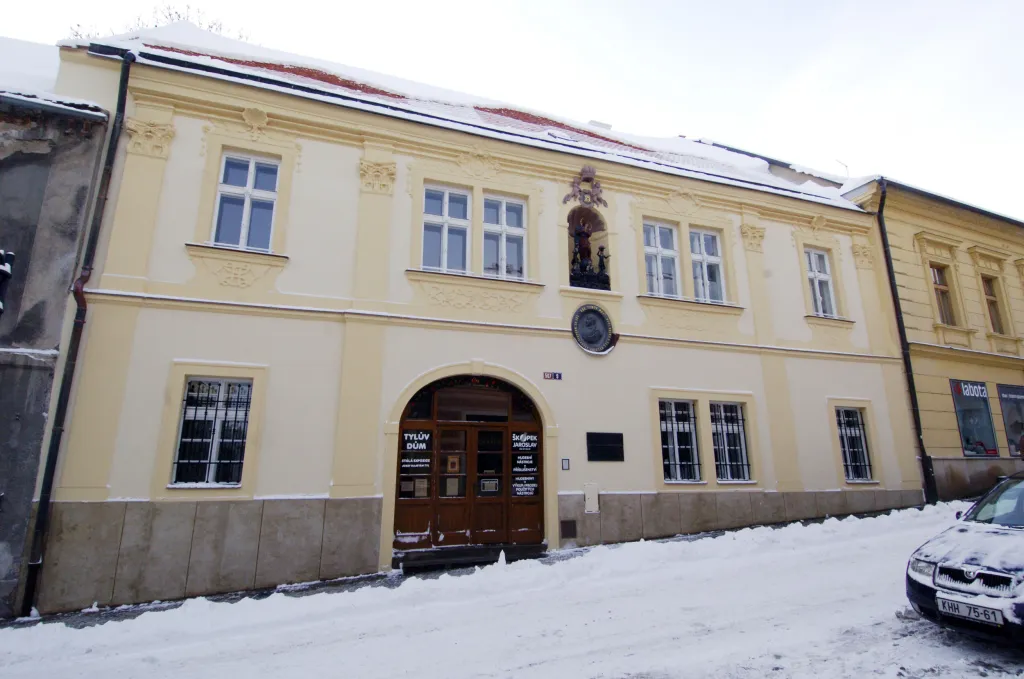 Kulturní památka Tylův dům. Dne 4. února 1808 se na tomto místě narodil Josef Kajetán Tyl, významný český dramatik a autor textu české státní hymny Kde domov můj