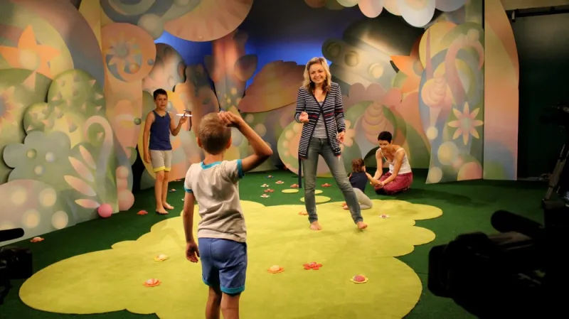 Ve studiu je veselo, i když jsou kamery vypnuté