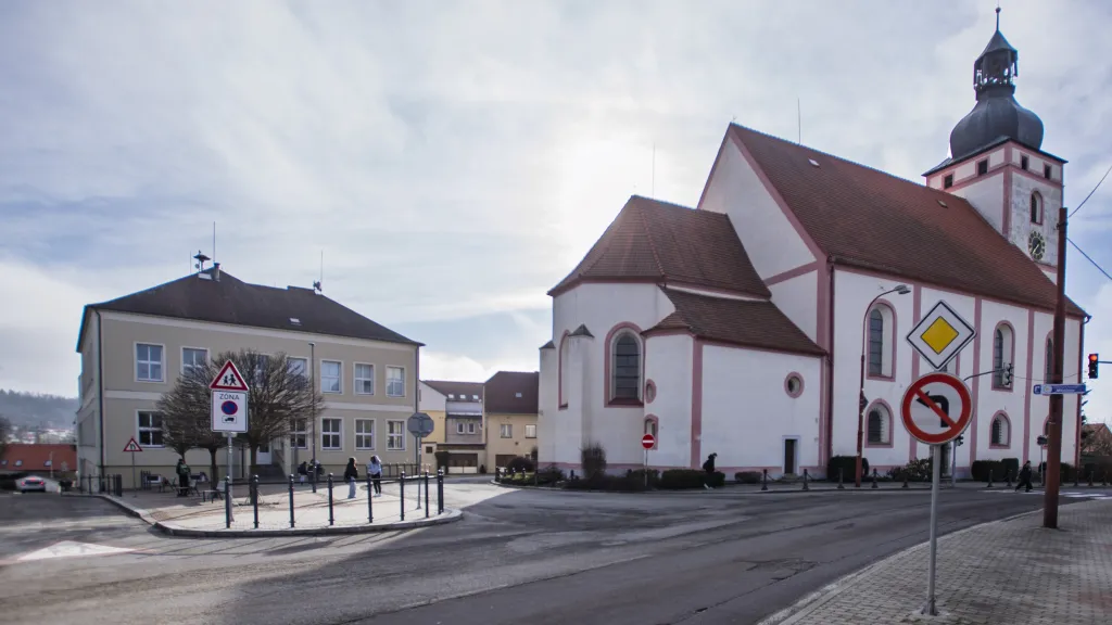 Škola a kostel v Rudolfově