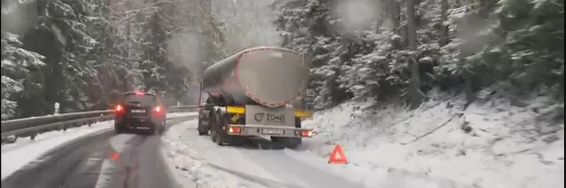 Sníh komplikoval dopravu na Karlovarsku, k nehodám došlo i v Plzeňském kraji