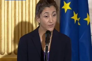 Ingrid Betancourtová před dolní komorou francouzského parlamentu