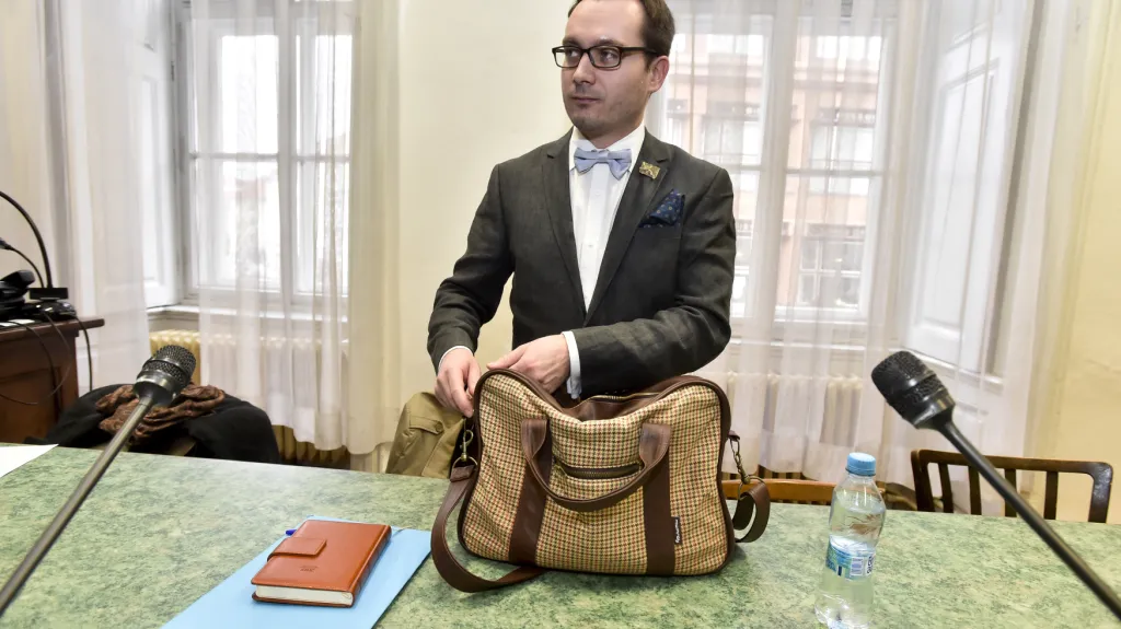 Adam B. Bartoš před soudem