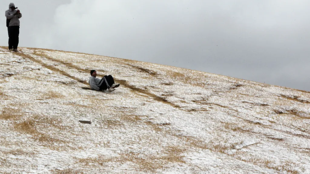 Johannesburg pokryl sněhový poprašek