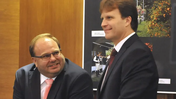 Lumír Palyza (vpravo) bude lídrem ČSSD v Ostravě. S hejtmanem Miroslavem Novákem ho kromě důvěry strany spojují mimořádně časté kontakty s obviněným lobbistou Martinem Dědicem.