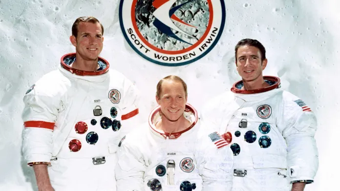 Posádka Apolla 15 zleva doprava: Scott, Worden, Irwin