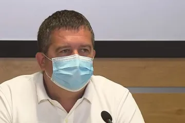 Posílíme zvláštní volební komise pro lidi v karanténě, slíbil Hamáček