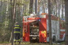 I přes zákaz rozdělávání ohňů vyjížděli hasiči v Praze a Středočeském kraji k desítkám požárů
