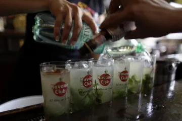 Hospodští si zvykají na koncese. Rodné listy alkoholu už potřeba nebudou