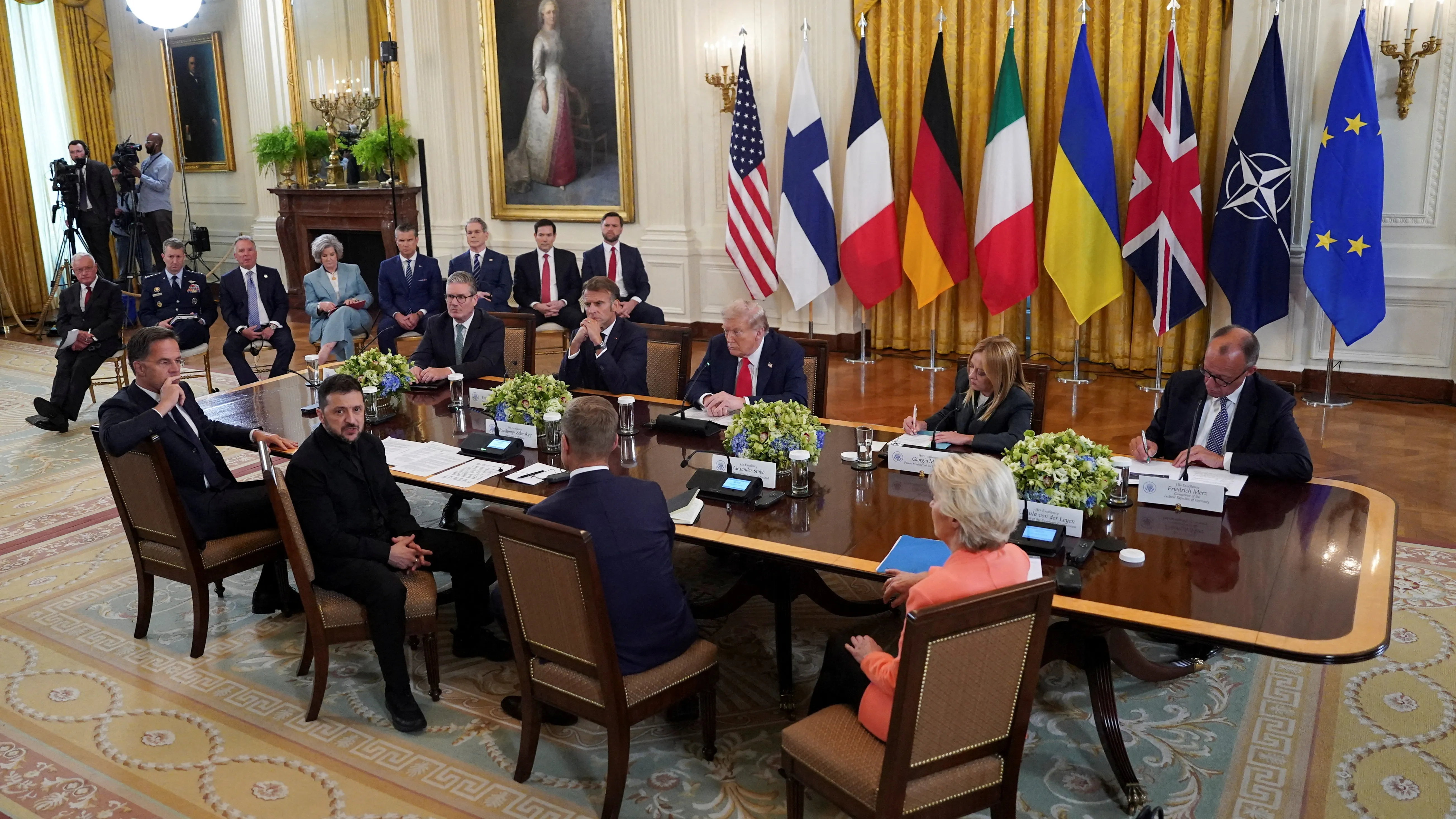 Trump oznámil, že začal s přípravami na schůzku Putina a Zelenského