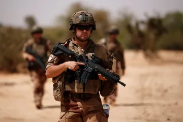 Macron chystá modernizaci armády. Sází na jaderné odstrašování i zdvojnásobení počtu rezervistů