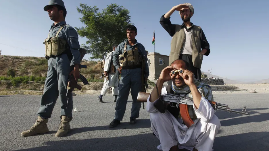 Afghánské ozbrojené složky sledují pozice Talibanu
