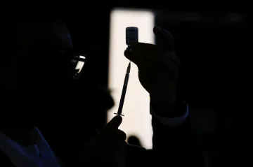 Rusko nabízí světu vakcínu Sputnik V, s očkováním vlastního obyvatelstva ale zaostává