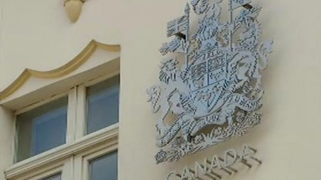 Znak na kanadské ambasádě