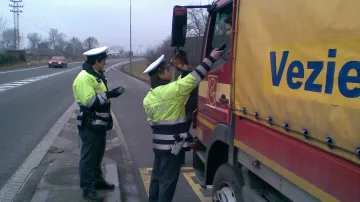 Policisté na Zlínsku kontrolují řidiče kamionů