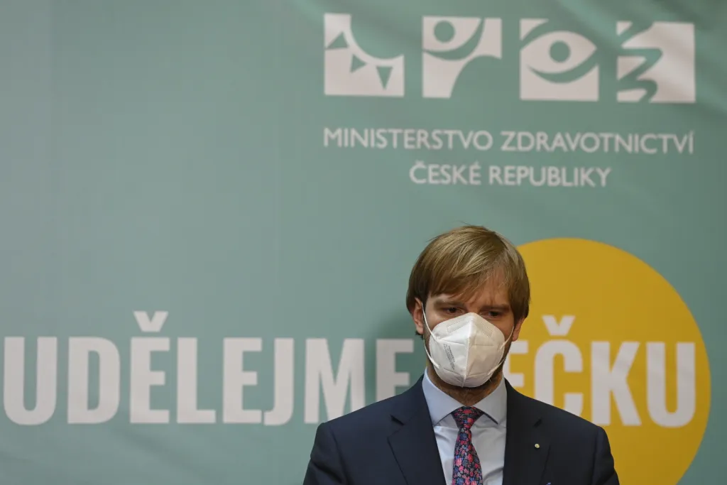 Adam Vojtěch, který na podzim roku 2020 rezignoval na post ministra zdravotnictví, se jím opět stal v květnu roku 2021. Mezi tím se ve funkci během osmi měsíců vystřídali tři další ministři