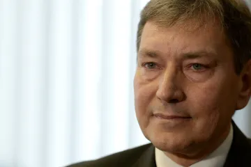 K memorandu o těžbě lithia vzniká dodatek. Ostatní politické strany kritizují postup ministra průmyslu