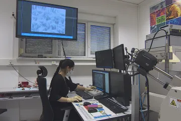 Brněnský ústav nabízí bezplatné analýzy protivirových materiálů na výrobu ochranných pomůcek