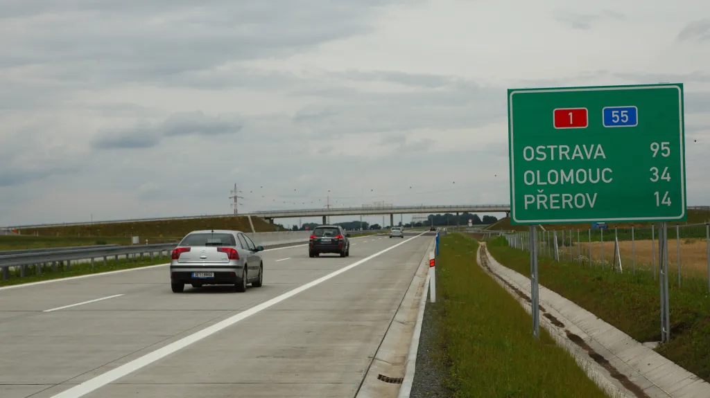 Ze silnice R55 zatím stojí jen zhruba pětina