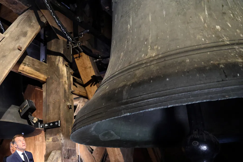 Většinu uměleckých a liturgických předmětů se podařilo zachránit. Příčina požáru dosud nebyla zcela objasněna, oheň mohla způsobit závada v elektroinstalaci či nedopalek cigarety