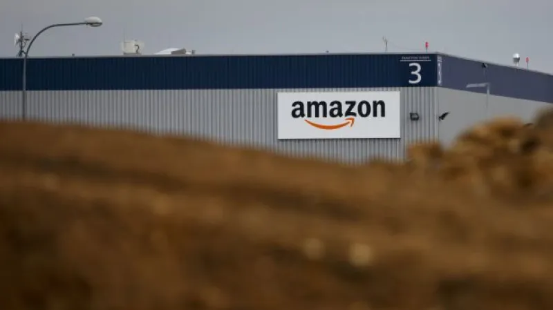 Téma odchodu Amazonu v UvR