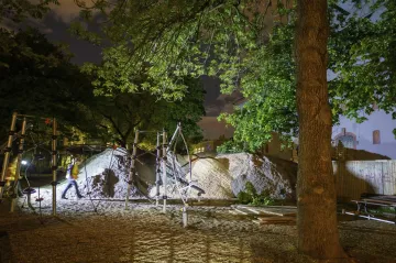 Ve Frankfurtu zneškodnili půltunovou bombu z války. Úřady evakuovaly desetitisíce lidí