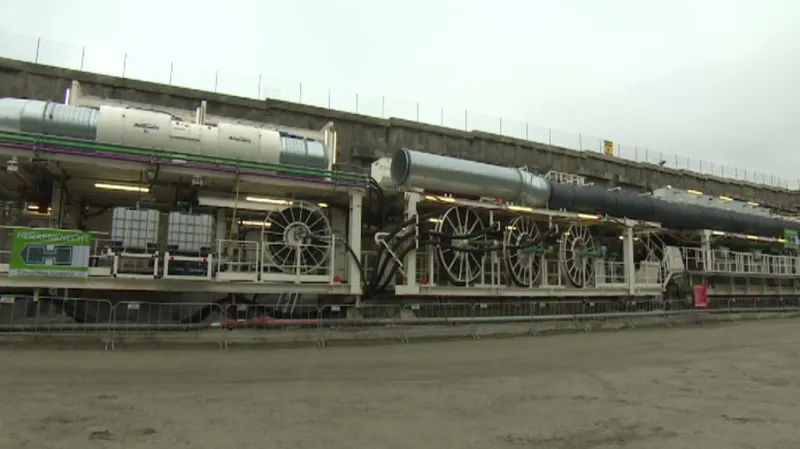 Razící stroj je 110 metrů dlouhý