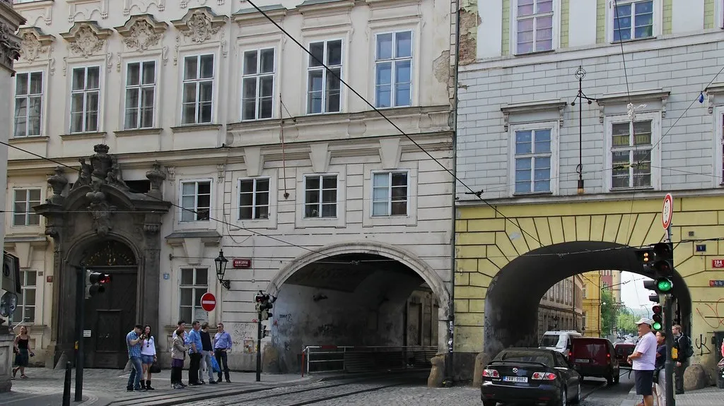 Colloredo-Mansfeldský palác