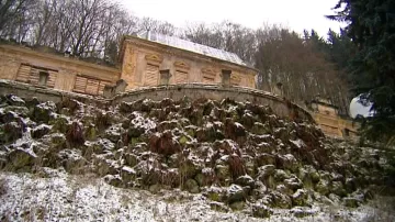 Zřícená zeď v Kyselce