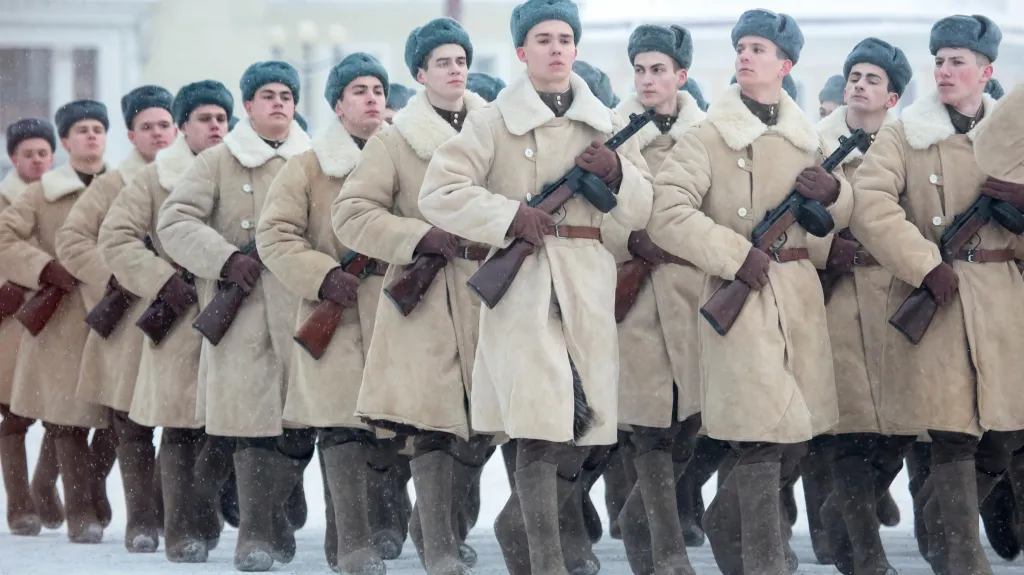 Vojenská přehlídka k 75. výročí konce blokády Leningradu