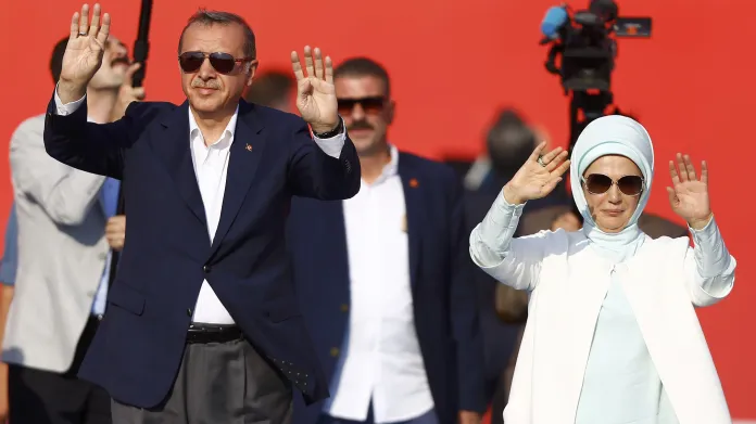 Erdogan zdraví své příznivce