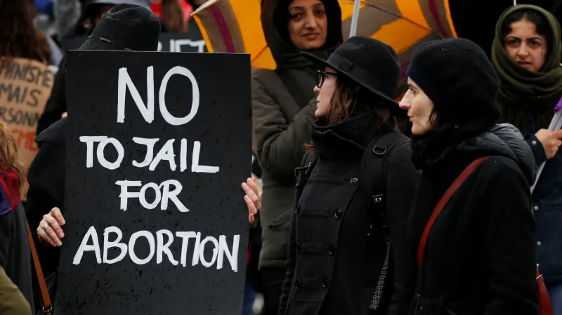 V několika zemích převládala protestní černá kvůli potratovým zákonům