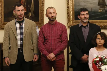Řecký „vzkaz Evropě“. Hrdinní migranti, kteří pomáhali při požáru u Atén, získali občanství