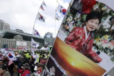 Jihokorejskou exprezidentku podpořily v ulicích desítky tisíc lidí