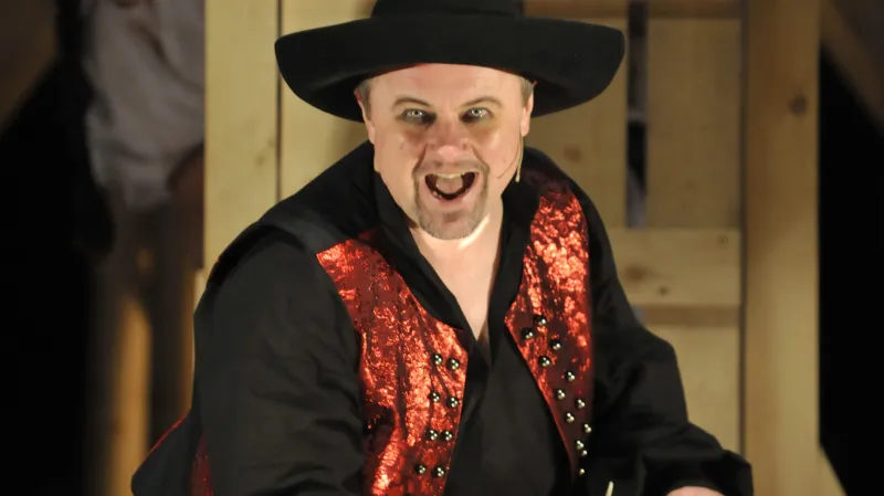 Inscenace Malované na skle v Městském divadle Zlín