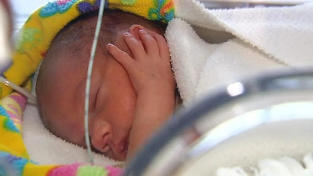 Dítě v inkubátoru