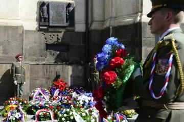 Pieta za hrdiny. Česko vzpomínalo parašutisty, kteří zabili Heydricha