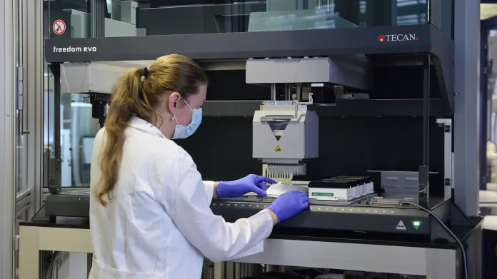 Testování vzorků na nový typ koronaviru začali i vědci z Ústavu molekulární a translační medicíny při Lékařské fakultě Univerzity Palackého v Olomouci