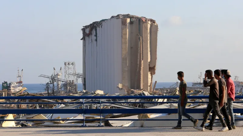 Poničené obilné silo v Bejrútu