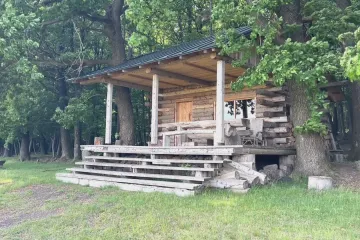 Nelegální sruby v oboře Radějov mají jít k zemi