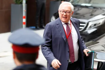 Washington popsal možné sankce za útok na Ukrajinu. Rusko je zklamané, vzkázal Rjabkov
