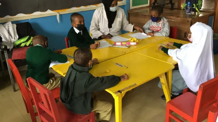 V Keni se po devíti měsících obnovila výuka