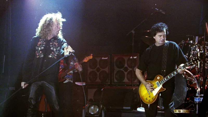 Robert Plant a Jimmy Page z Led Zeppelin v roce 1998